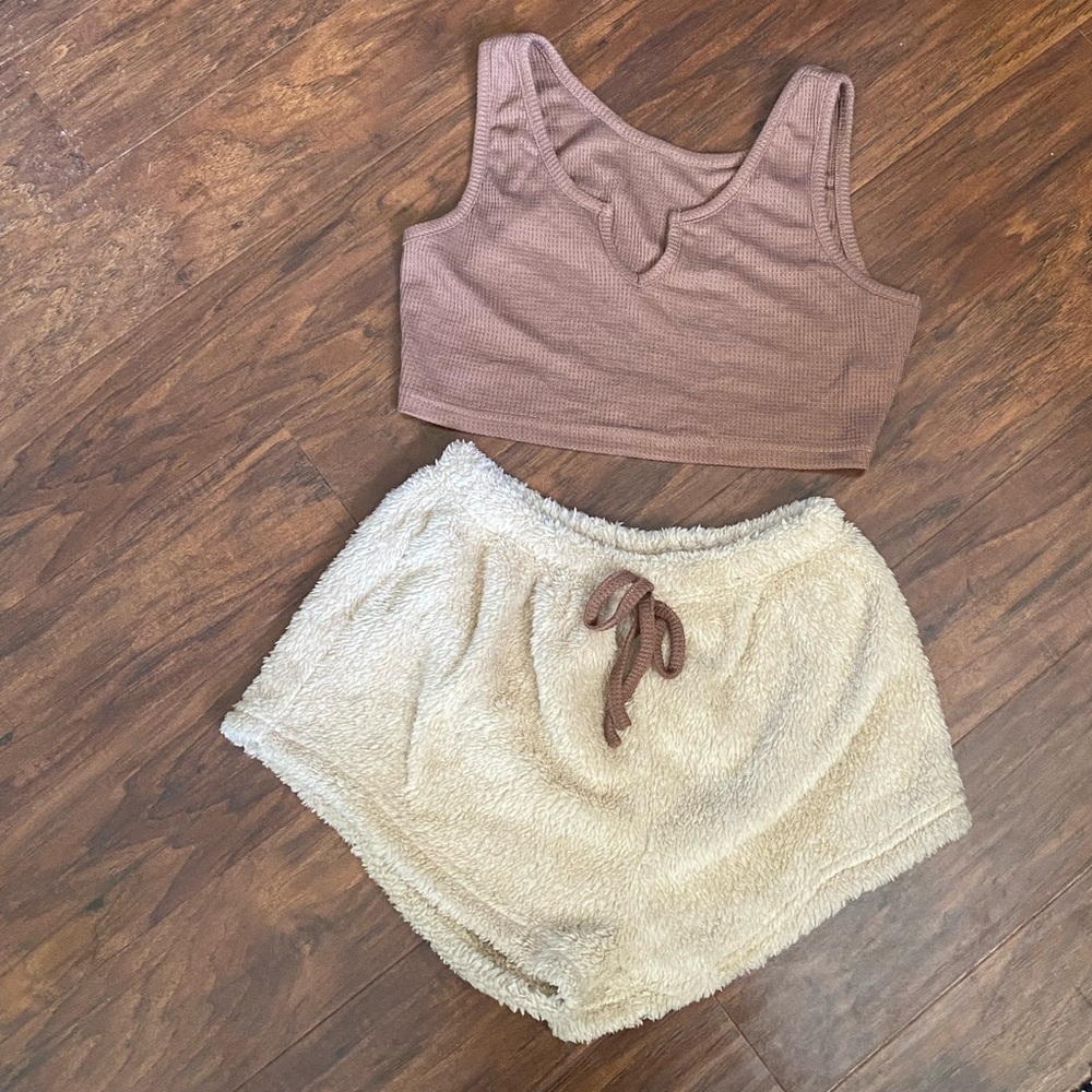 Cozy Two-Piece Women's Sleep/Lounge Set - Mauve Tank & Cream Sherpa Shorts